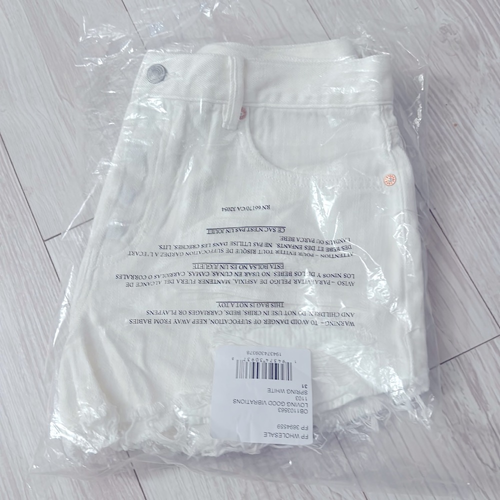 NWT Free People Loving Good Vibrations Short in Spring White - Picture 4 of 4